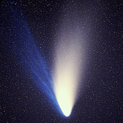 Komet Hale-Bopp (Foto: E. Kolmhofer, H. Raab; Johannes-Kepler-Observatory, Linz, Austria)